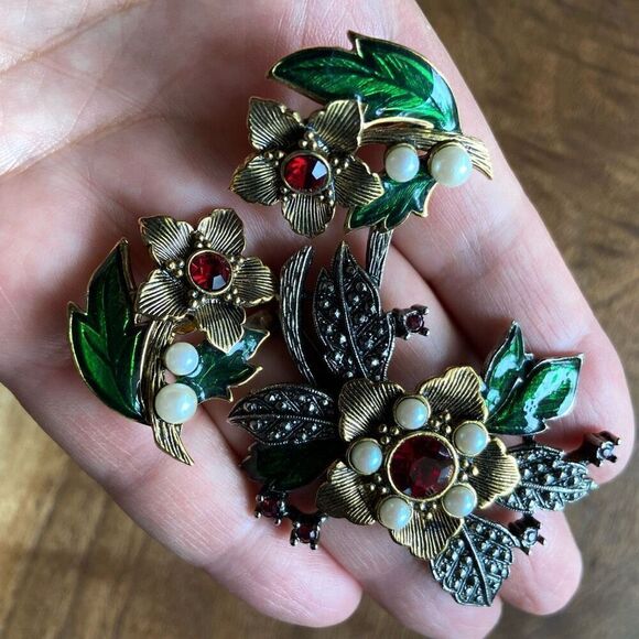 AVON Vtg Brooch & Earrings Set - Picture 2 of 6